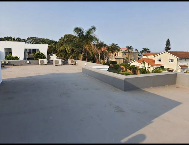 8 BEDROOM HOUSE FOR SALE IN LA LUCIA